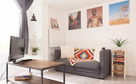 Chic Bayswater Luxury Retreat